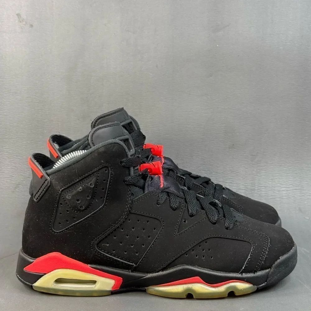 Air Jordan 6 Retro Varsity Red sneaker shoes women’s size 9 (Y7)